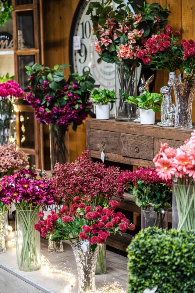 Blühende Schönheit – ganz ohne Pflege! 🌸
Unsere Kunstpflanzen mit Blüten bringen Farbe, Frische und Eleganz in jeden Raum – und das dauerhaft! Ob romantische Rosen, exotische Orchideen oder fröhliche Wildblumen: Diese Pflanzen verblühen nie.

💐 Naturgetreue Optik
💐 Farbenfrohe Highlights für dein Zuhause
💐 Kein Gießen, kein Welken – einfach nur schön

🌿 Ideal für Wohnzimmer, Schlafzimmer, Events oder dein Schaufenster!
➡️ Jetzt entdecken & verlieben

#Kunstblumen #Immerfrisch #Wohninspiration #Dekoliebe #Blütenzauber 
#Kunstpflanzen #Dekotrends #GreenLiving #Wohnideen #shopnow